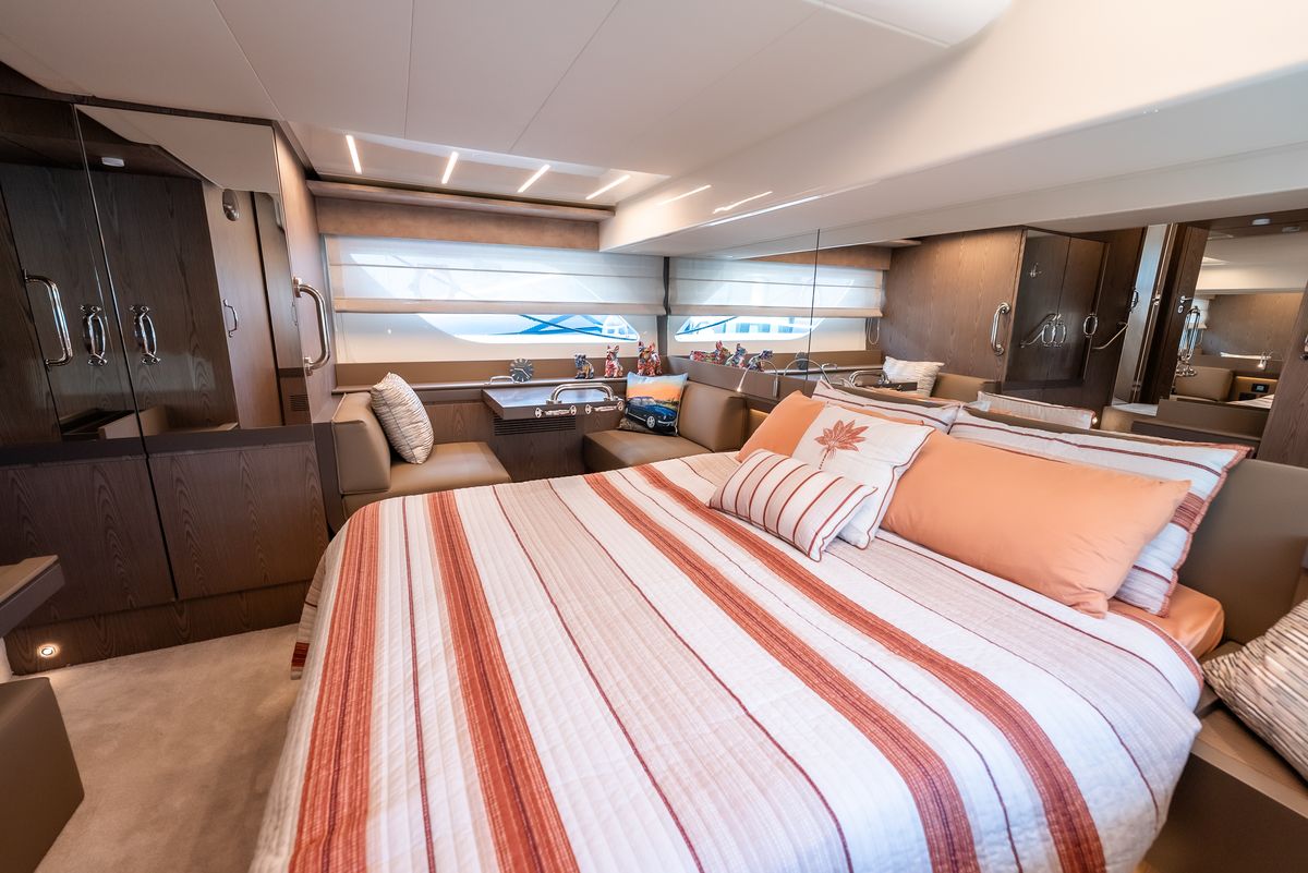 Ferretti Yachts 550 master cabin
