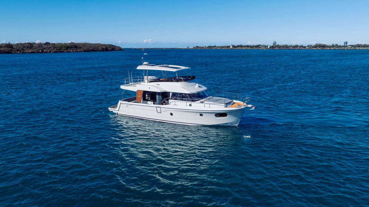 Swift Trawler 48 bow aerial