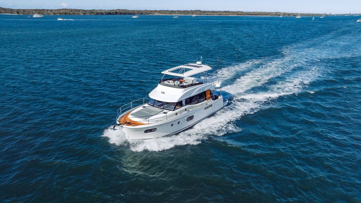Swift Trawler 48 cruising the Broadwater